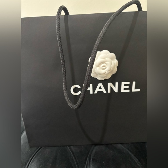 CHANEL Classic Black Shopping Tote - Picture 5 of 7